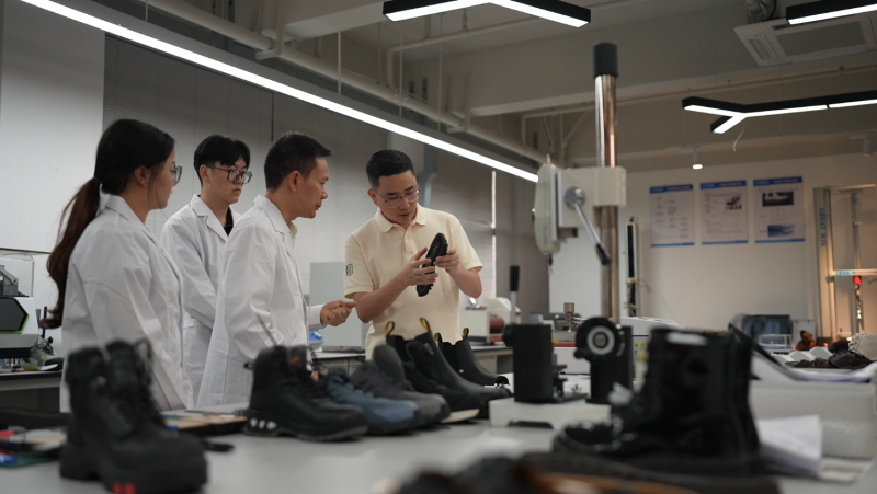 从外贸代工厂到国货品牌，这家温州老鞋厂店播突围